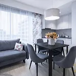 Towarowa Square Appartement