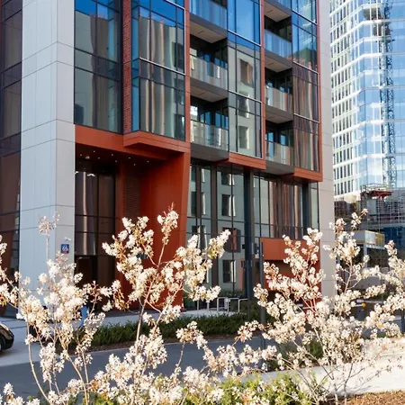 Towarowa Square Apartman *
