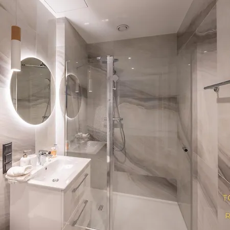 Towarowa Square Apartment Warsaw